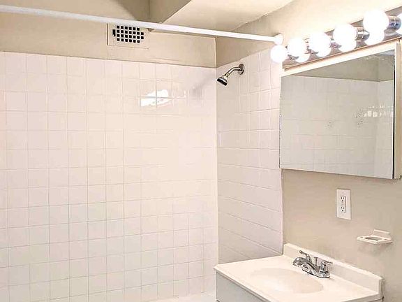 4th image of 240 Fuller Ave #5