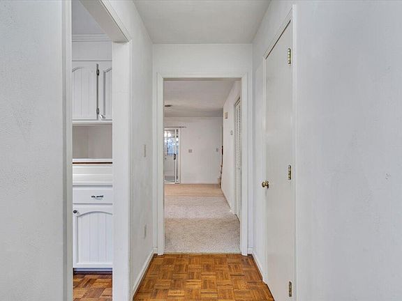 3rd image of 435 W Burwell St