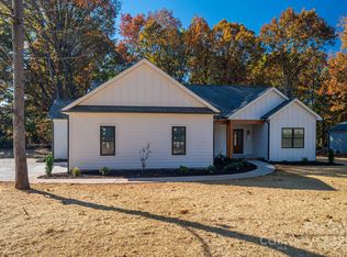 1916 Friendly Ln, Newton, NC 28658