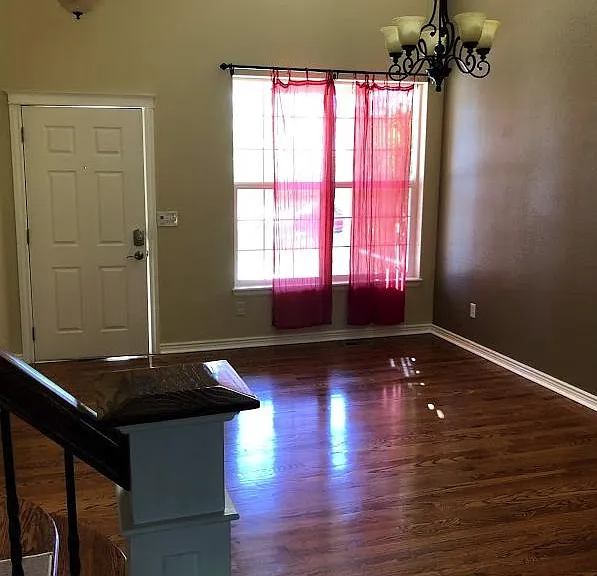 922 Sandstone Way — Photo 2