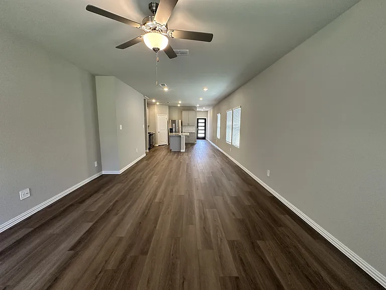 512 Dorothy Dr — Photo 2