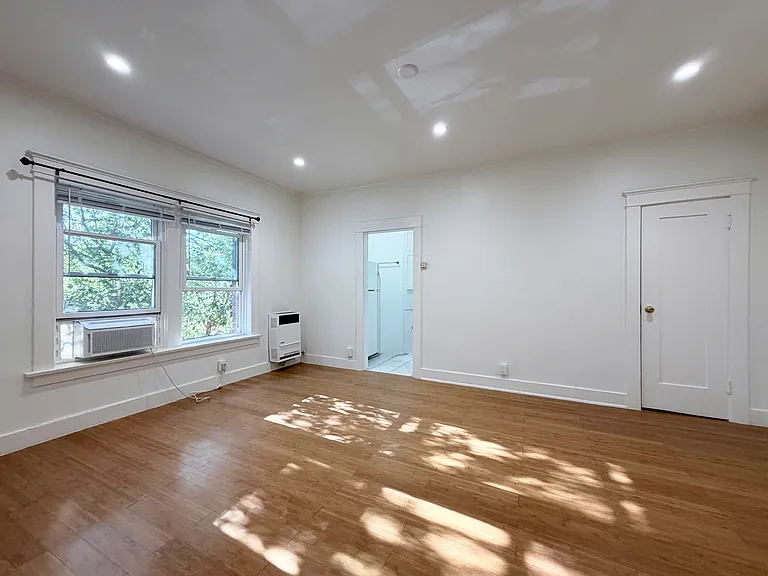 325 W 3rd St #208 — Photo 6