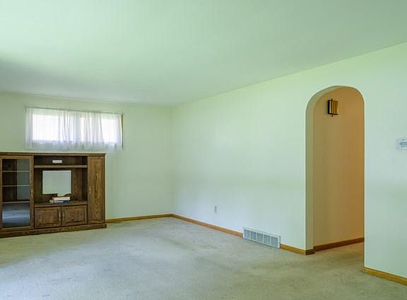 3rd image of 151 Scotland Blvd