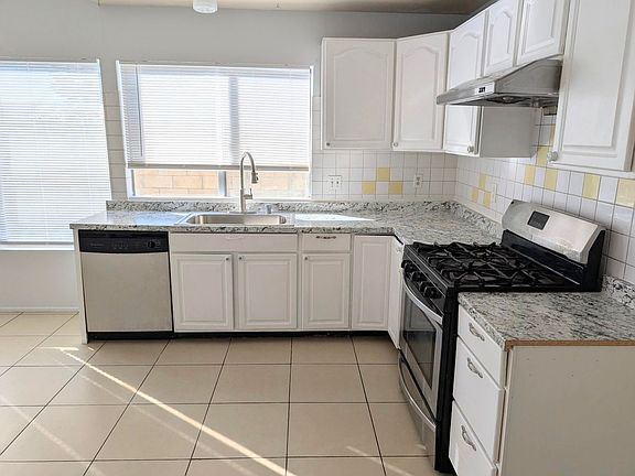 5th image of 914 W Alton Ave