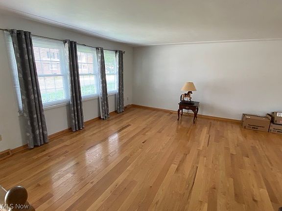 5th image of 219 Sarah Blvd