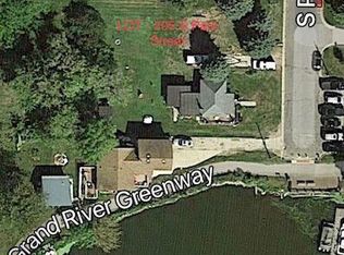 205 S Park St, Spring Lake, MI 49456
