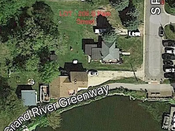 205 S Park St, Spring Lake, MI 49456