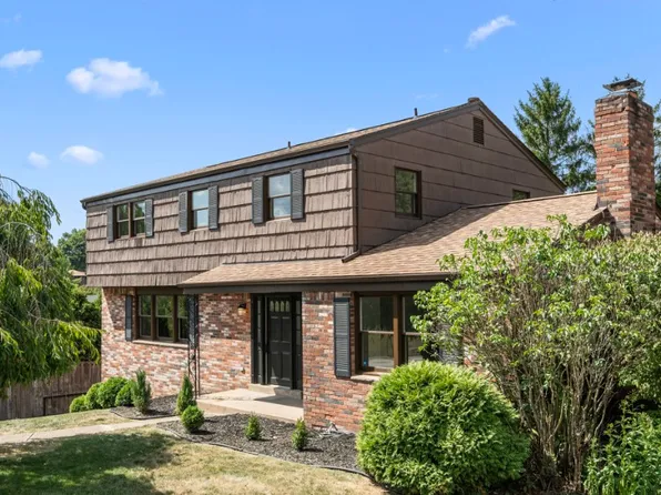 105 Calmont Dr, Pittsburgh, PA 15235