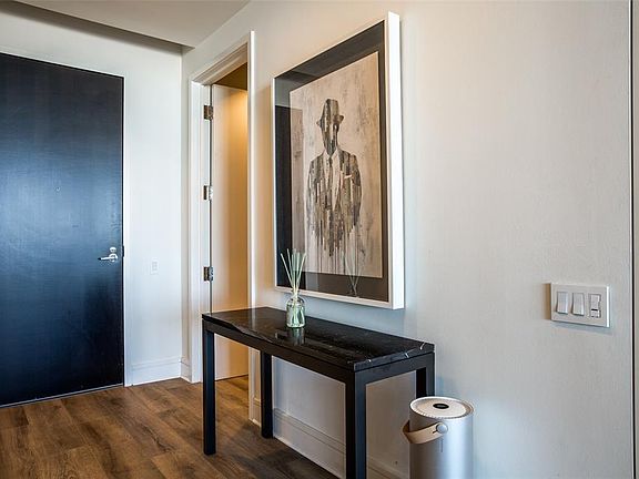 2nd image of 2408 Victory Park Ln APT 842