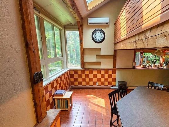 3rd image of 852 Boardman Hill Road