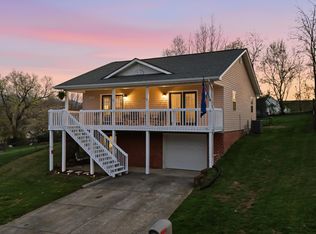 1022 Justus Dr, Johnson City, TN 37604