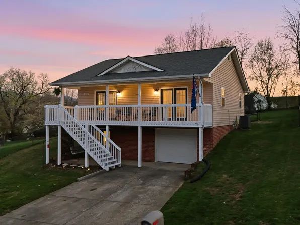 1022 Justus Dr, Johnson City, TN 37604