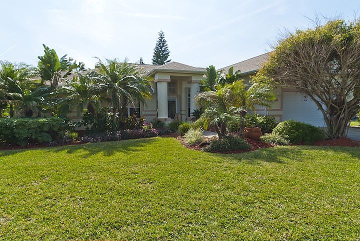 1st image of 211 Ivory Dr
