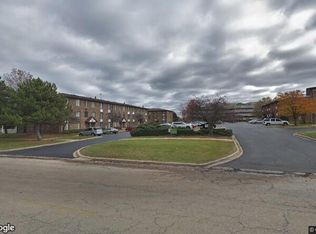 201 Gregory St APT 15, Aurora, IL 60504