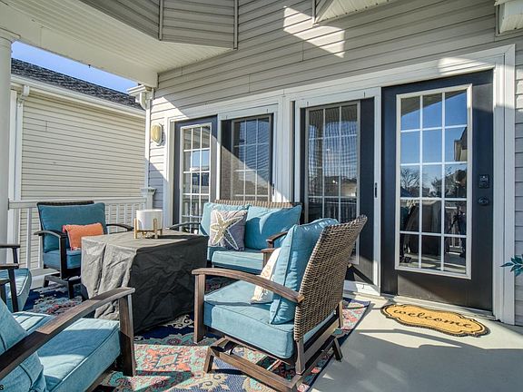 5th image of 242 Simpson Ave #2