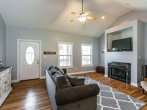 3rd image of 336 Palomino Dr