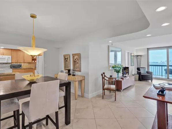2333 Brickell Ave APT 2403, Miami, FL 33129