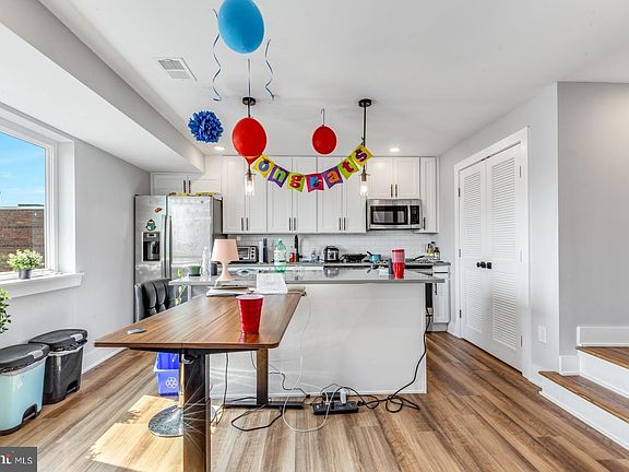 4th image of 3965 Lancaster Ave #304