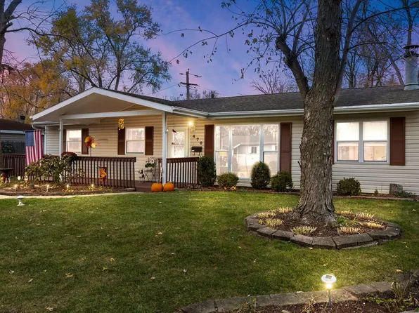 470 Oakwood Rd, Wauconda, IL 60084