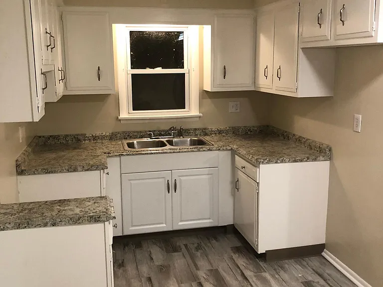 3060 Niagara St — Photo 1