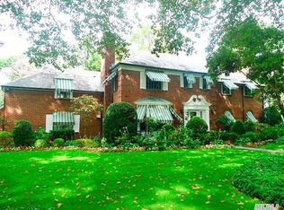 207 Clent Rd, Great Neck, NY 11021