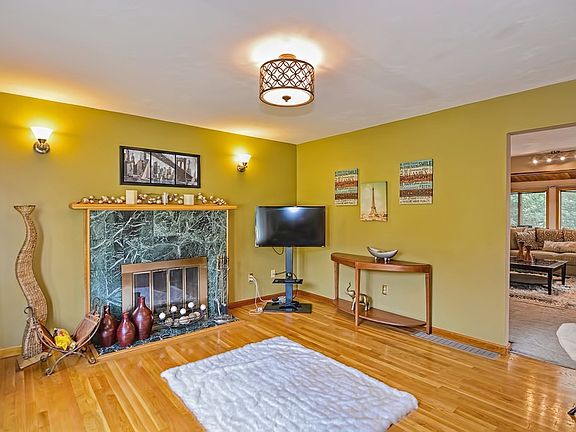 4th image of 50 Nadine Ln