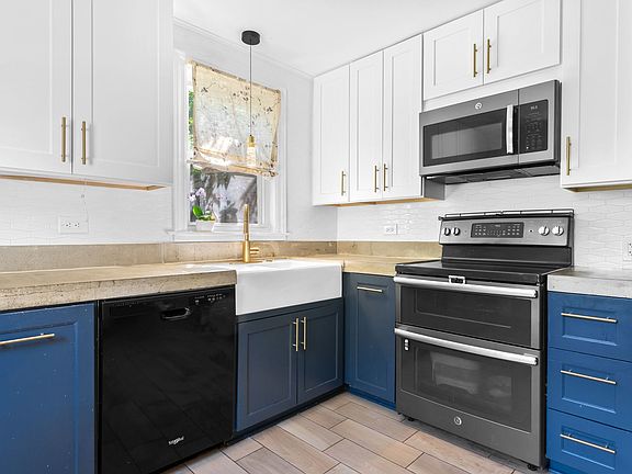 5th image of 292 E Burlington St