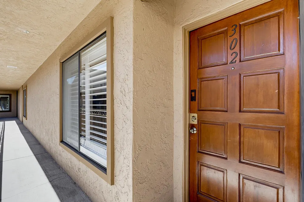 2 bed, 946 sqft, $2,700 — Photo 3
