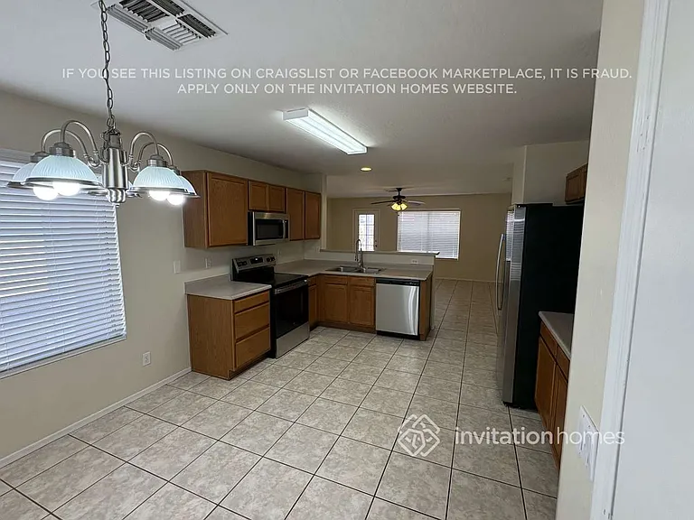 11013 W Augusta Ave — Photo 5