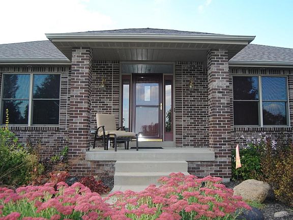 3rd image of 8843 Castleview Pl NW