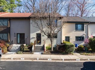 2010 Golf Course Dr, Reston, VA 20191