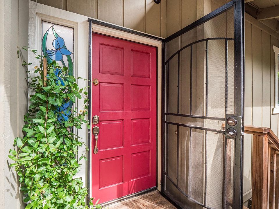 1st image of 611 Encino Dr
