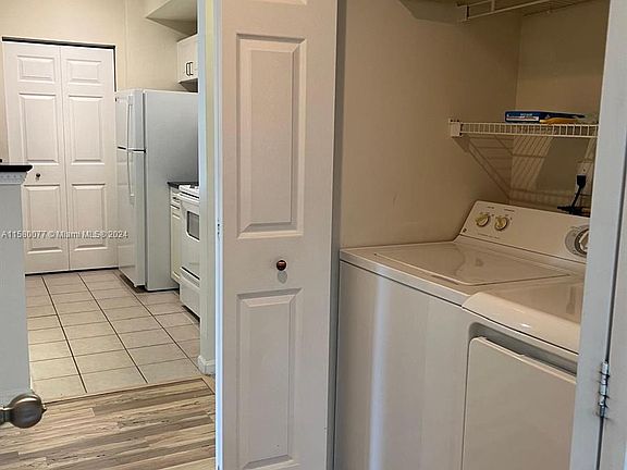4th image of 630 Sapodilla Ave APT 313