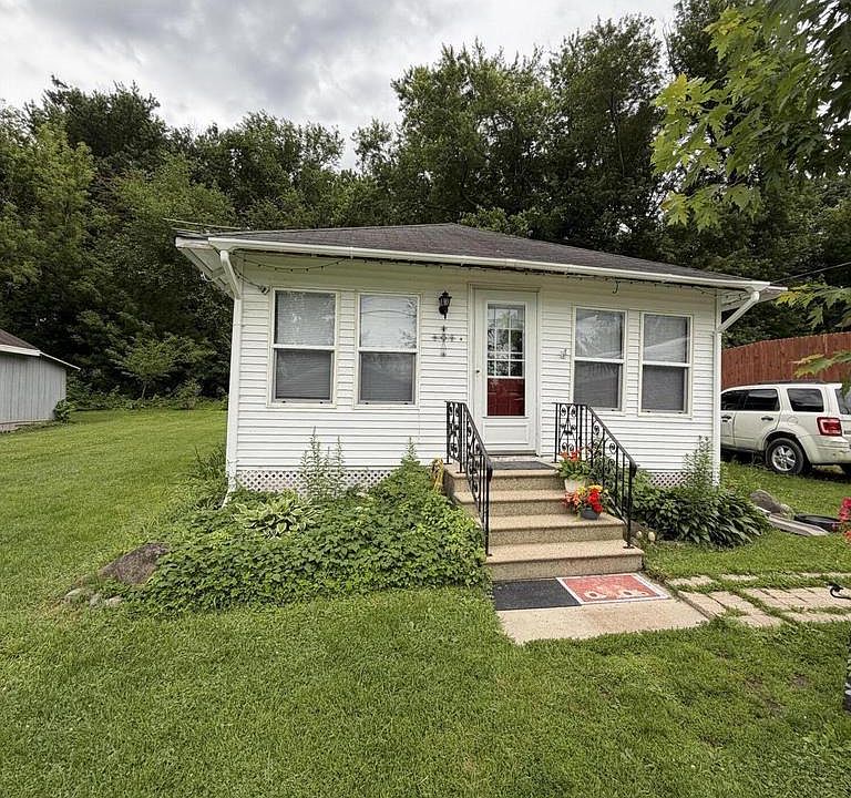 1st image of 1402 E Koshkonong DRIVE