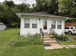 1402 E Koshkonong Dr, Edgerton, WI 53534