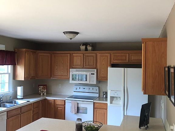 4th image of 152 Perry Dr
