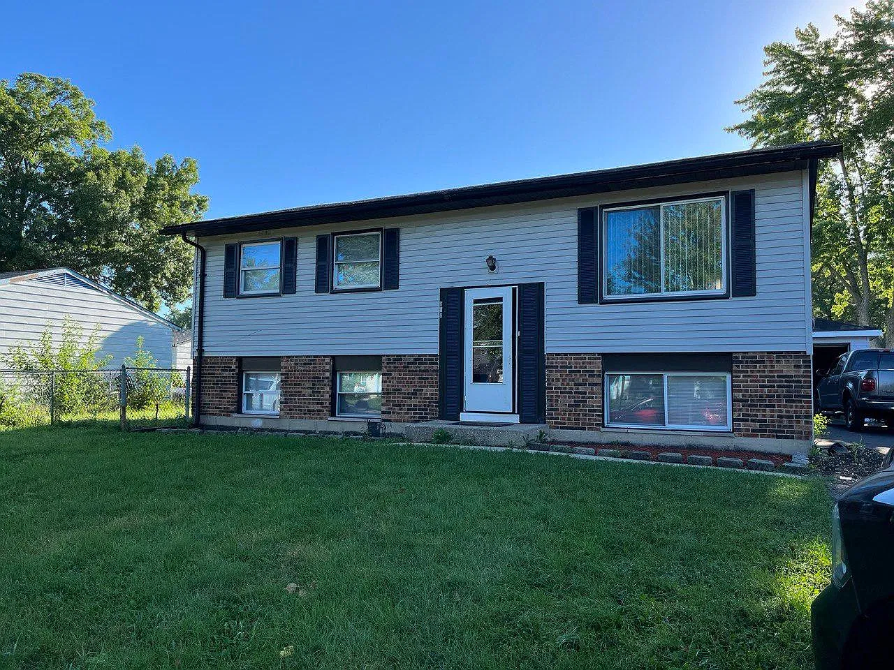 4 bed, $2,700 — Photo 1