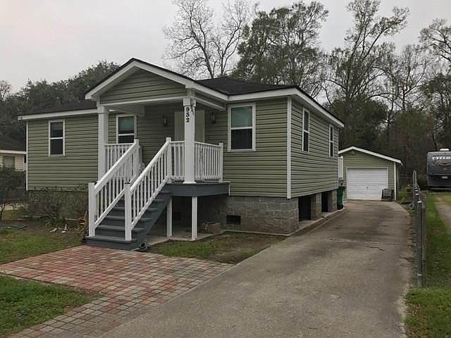 1st image of 932 Oak Ave