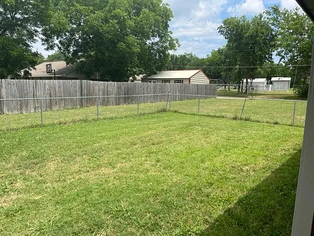 3 bed, 1305 sqft, $1,450 — Photo 4