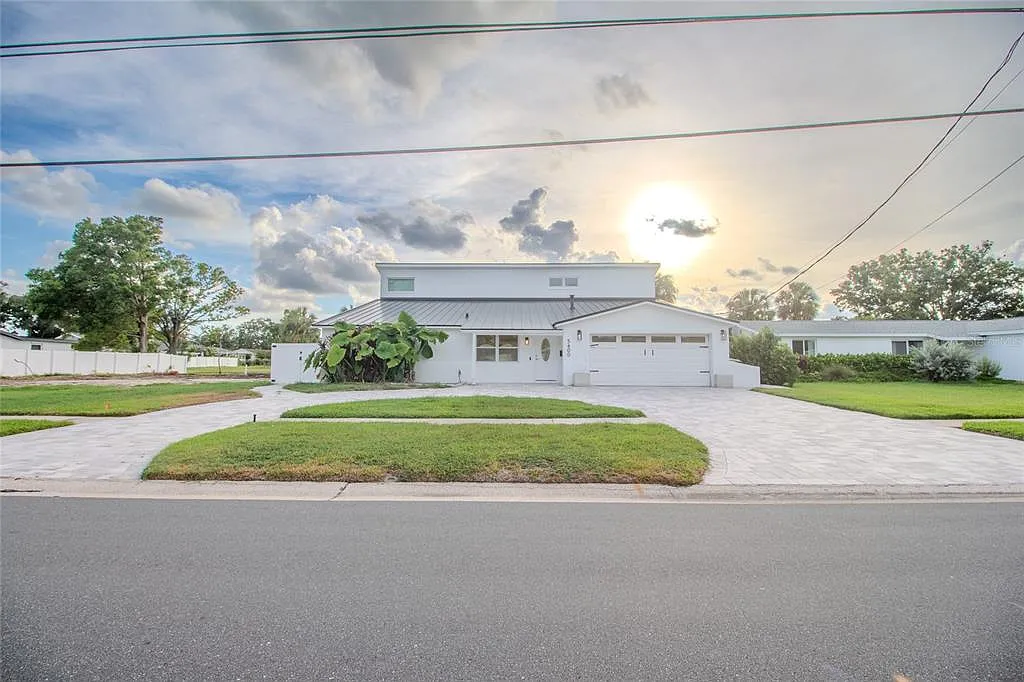 4 bed, 3.0 bath, 2394 sqft, $6,500 — Photo 2