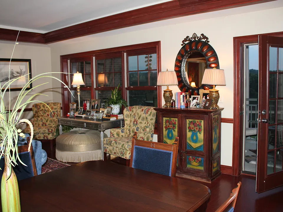 Access to balcony w/ view
