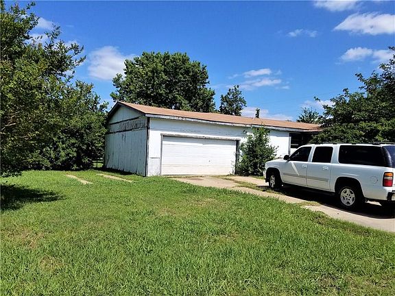 2nd image of 413 Ashley Ln
