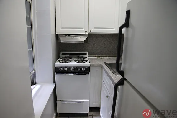 Rented by Wave Real Estate Group | media 17