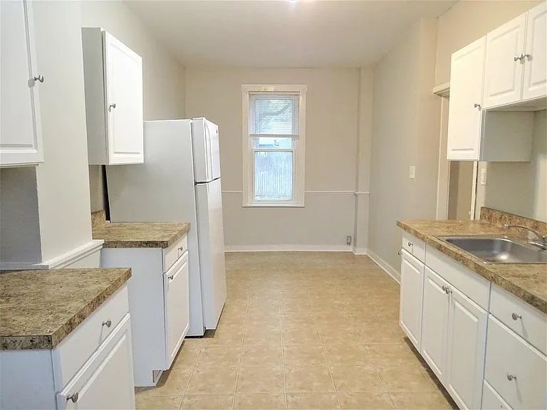 242 W Stiegel St — Photo 6