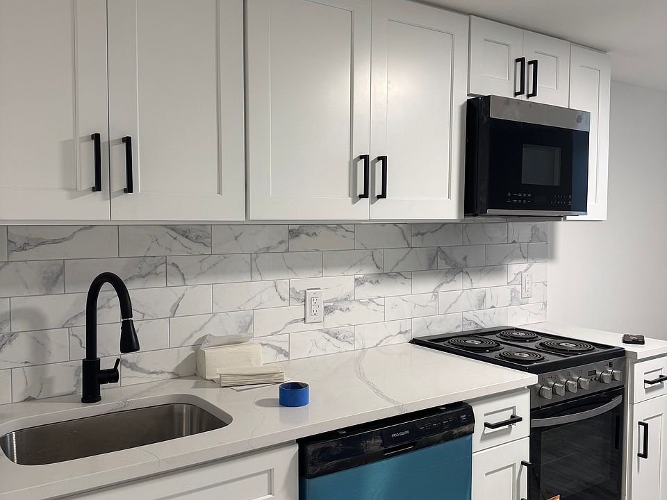 1st image of 18 Hodges Pl #1