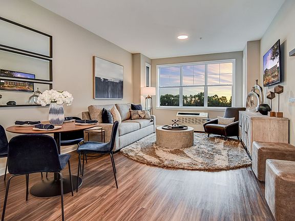 5th image of 975 Bonnel Ct Unit 312