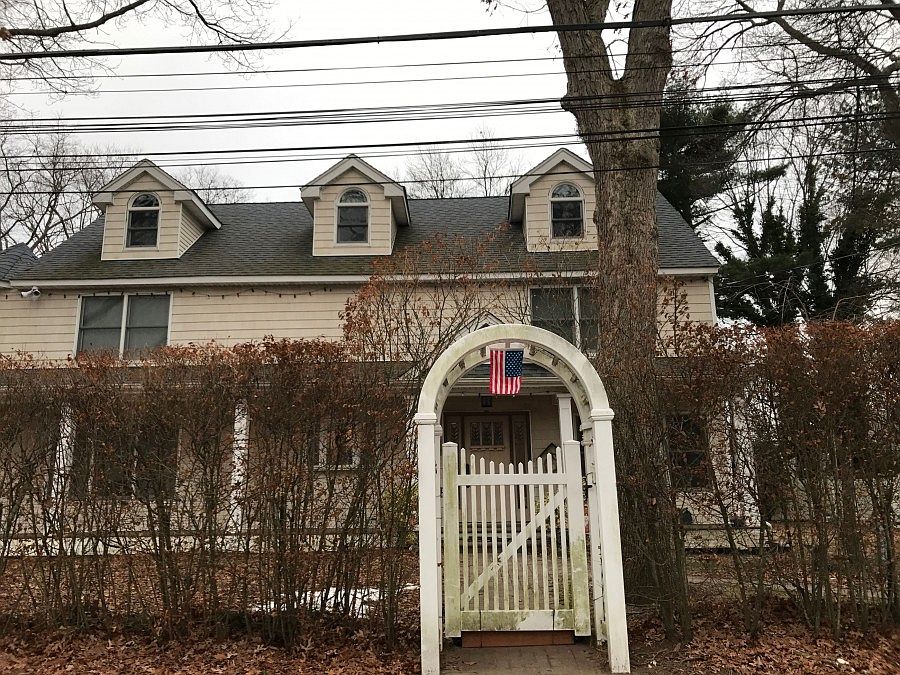 1st image of 220 Lindbergh St