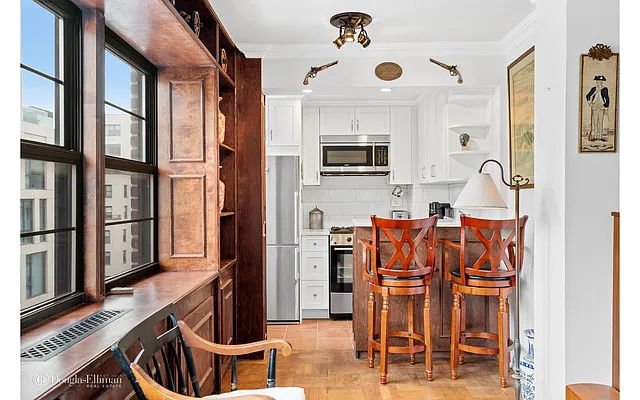Sold by Douglas Elliman | media 10