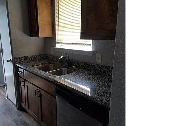 4th image of 2411 Doreen St