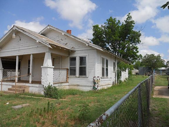 4th image of 828 E 5th St